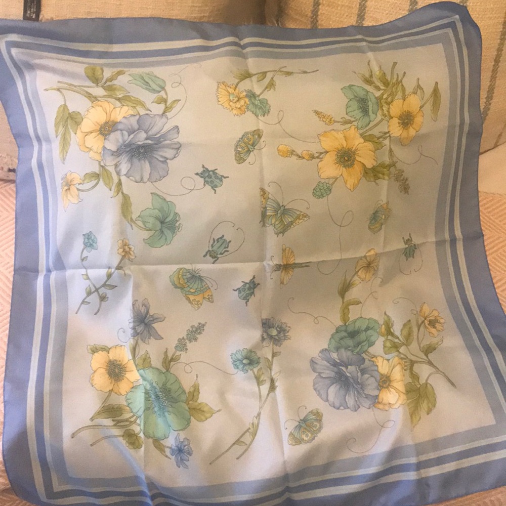 Larioseta como scarf